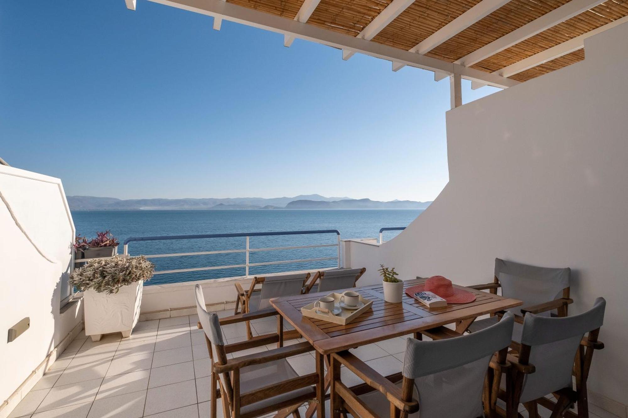 Luxurioeses Apartment Mit Einem Schlafzimmer Direkt Am Wasser, Meerblick Kiveri Exterior photo