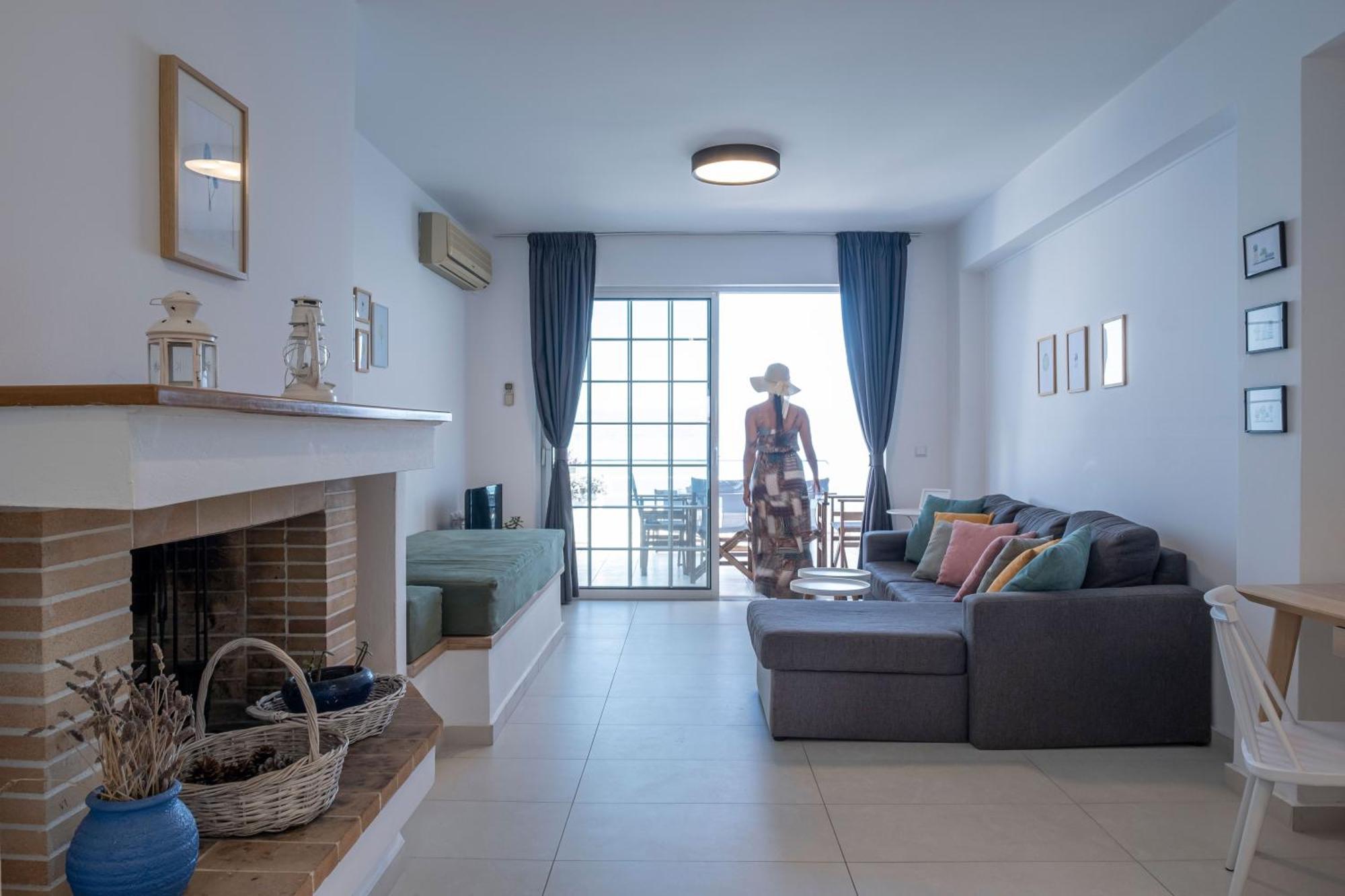 Luxurioeses Apartment Mit Einem Schlafzimmer Direkt Am Wasser, Meerblick Kiveri Exterior photo