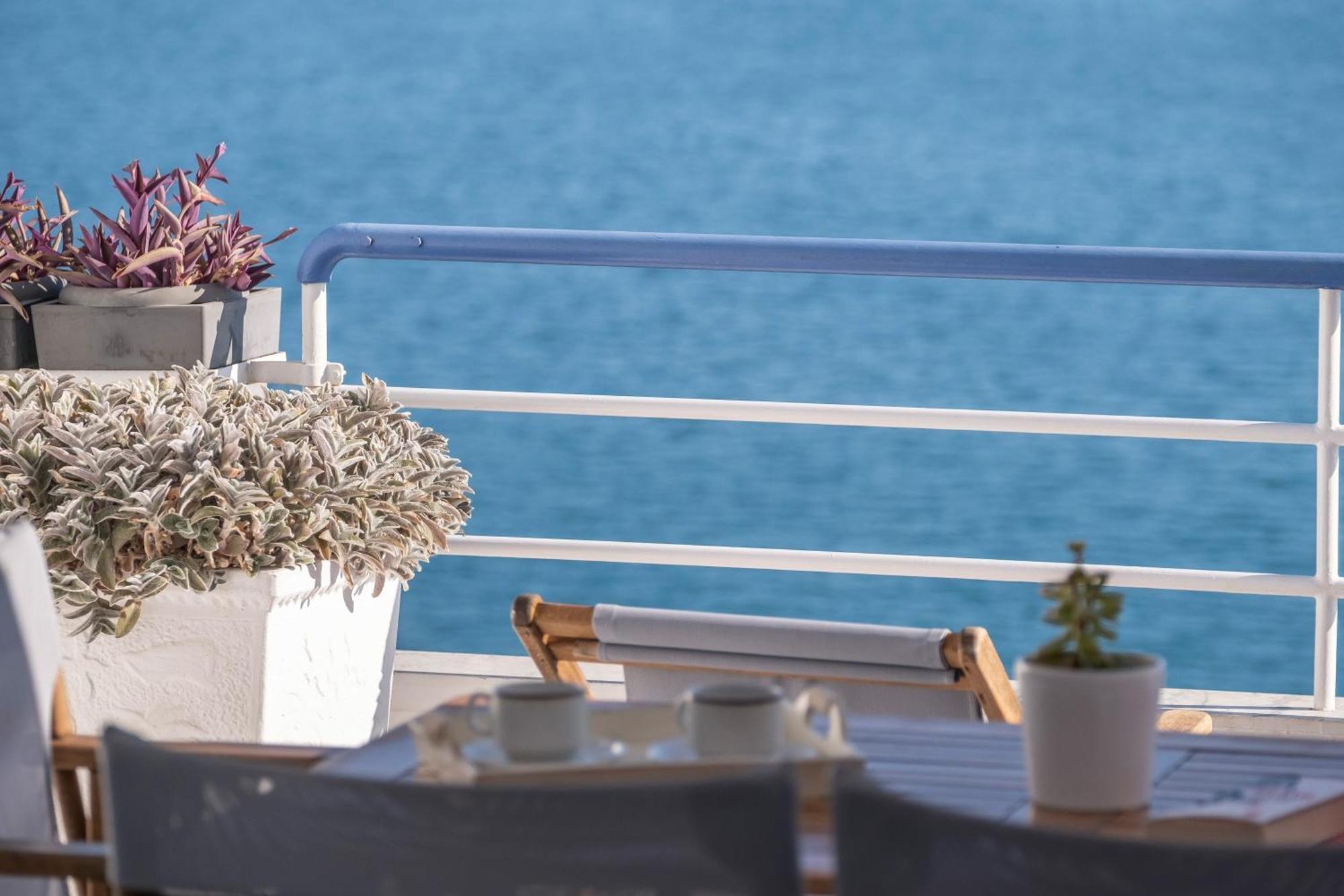 Luxurioeses Apartment Mit Einem Schlafzimmer Direkt Am Wasser, Meerblick Kiveri Exterior photo
