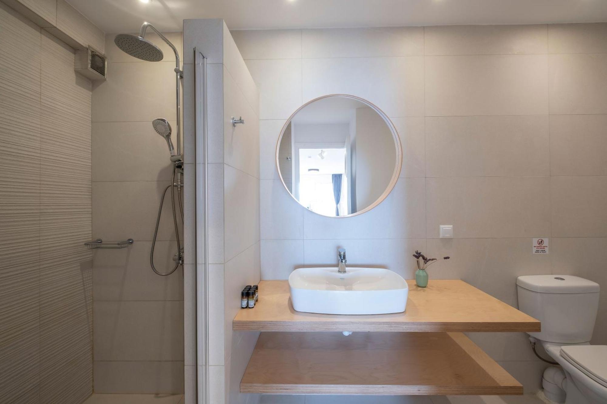 Luxurioeses Apartment Mit Einem Schlafzimmer Direkt Am Wasser, Meerblick Kiveri Exterior photo