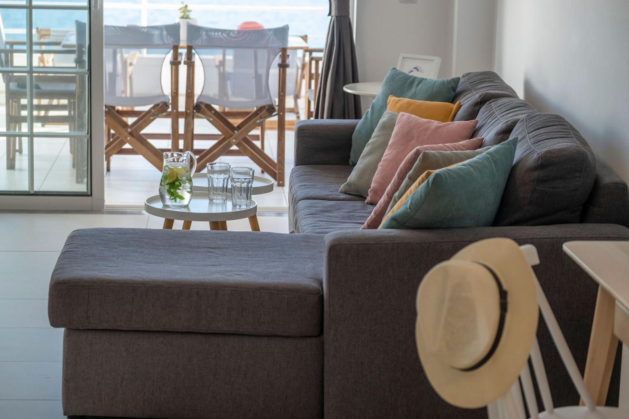 Luxurioeses Apartment Mit Einem Schlafzimmer Direkt Am Wasser, Meerblick Kiveri Exterior photo